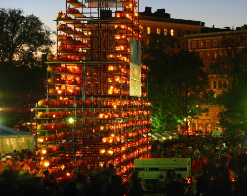 Tower of some of the 26,000+ pumpkins at the 2006 pumpkin festival